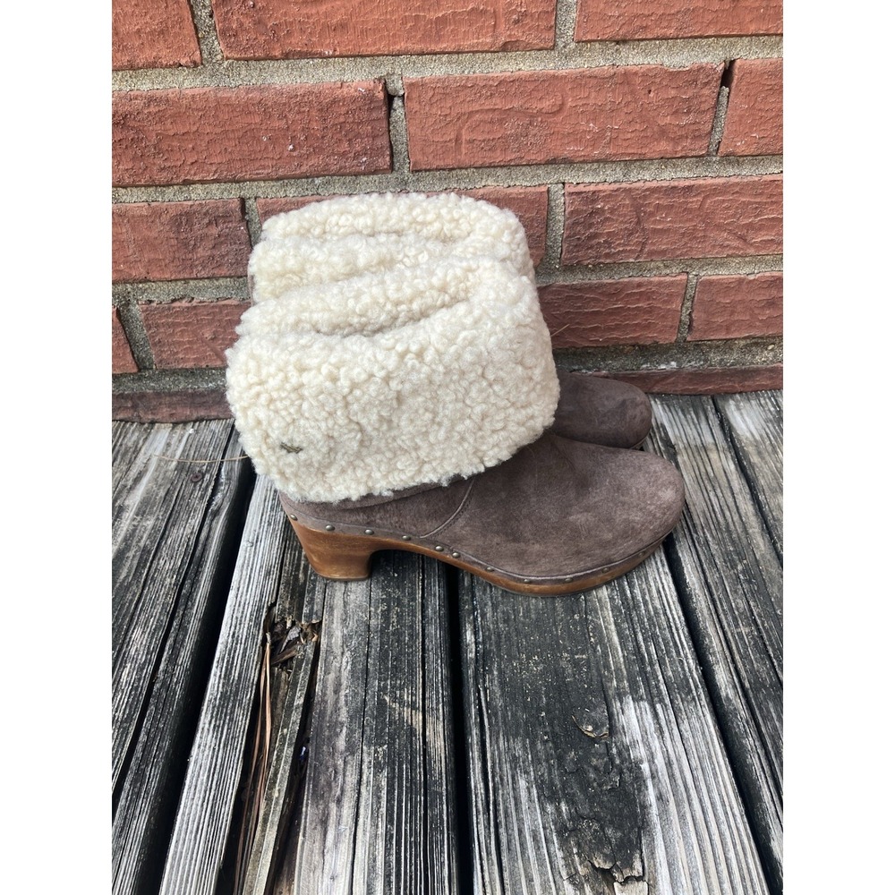 UGG  Women's Lynnea US 8 Fold Over Leather Brown Shearling Cuff Clog Boot